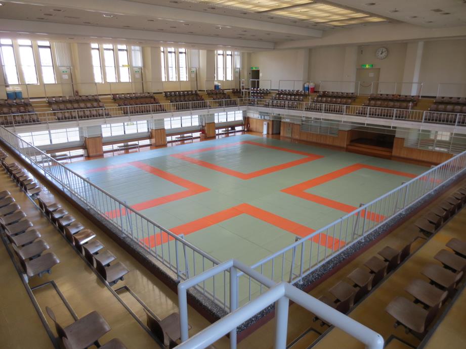 e) La salle principale du Kodokan